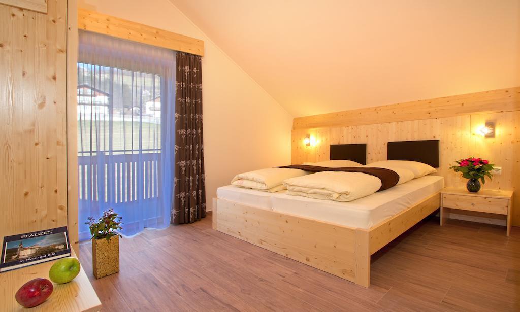 Stiflerhof Apartman Falzes Szoba fotó